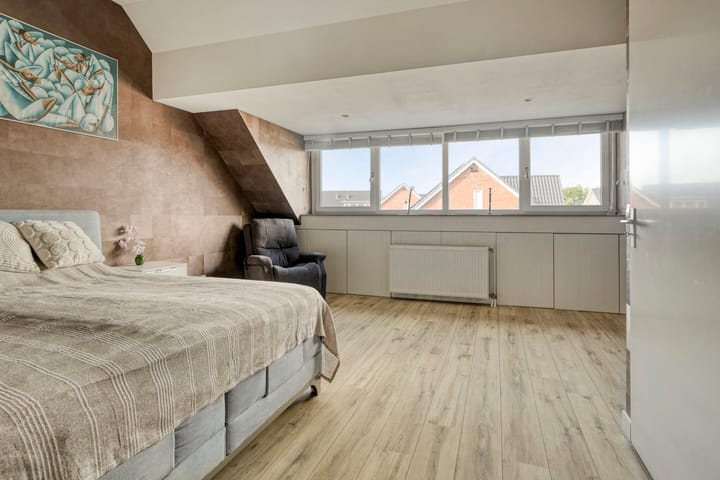 Foto 20 van Witte Ring 121-A