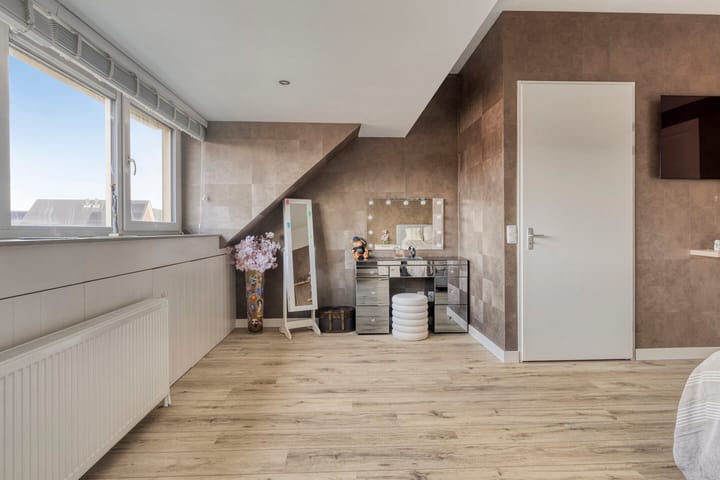 Foto 21 van Witte Ring 121-A