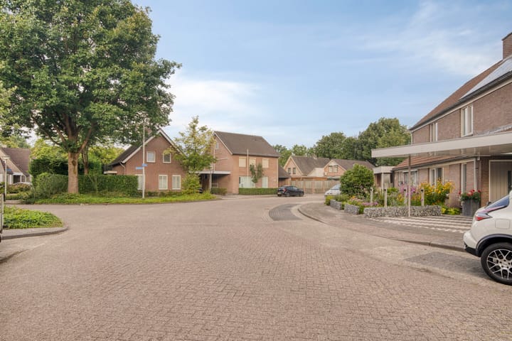 Photo 4 of Grasklokje 102