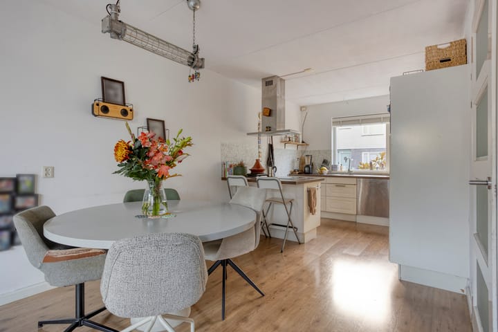 Foto 13 van Bisschop Romerostraat 69