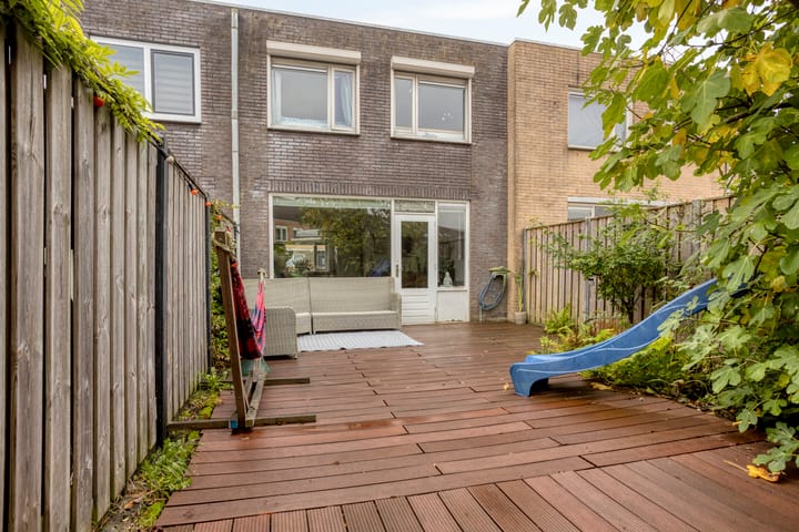 Foto 33 van Bisschop Romerostraat 69