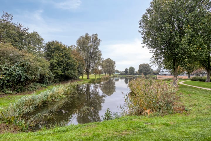 Foto 36 van Bisschop Romerostraat 69