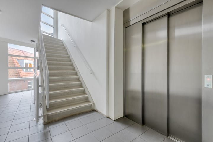 Photo 25 of Zuiderkerkstraat 35