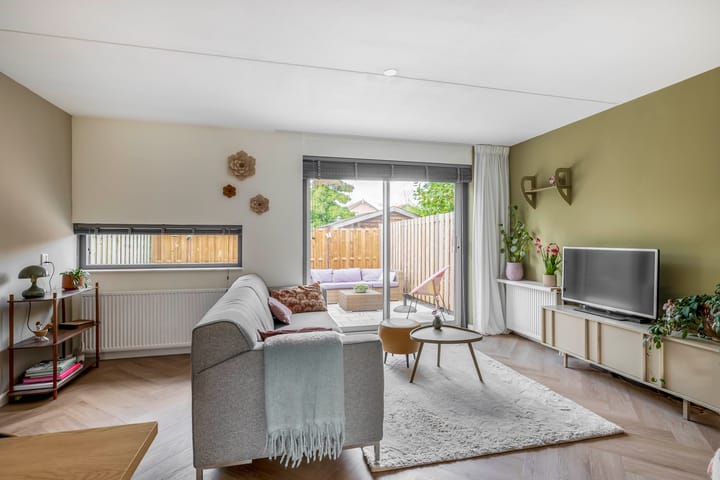 Photo 9 of Julianastraat 15-B