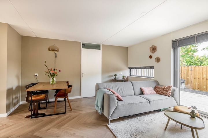 Photo 11 of Julianastraat 15-B