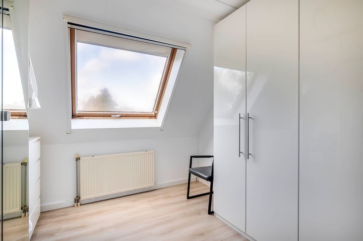 Photo 20 of Julianastraat 15-B