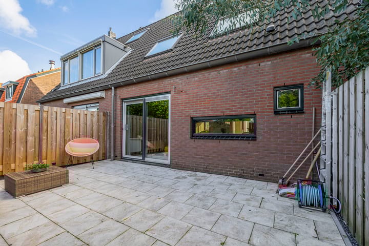 Photo 28 of Julianastraat 15-B