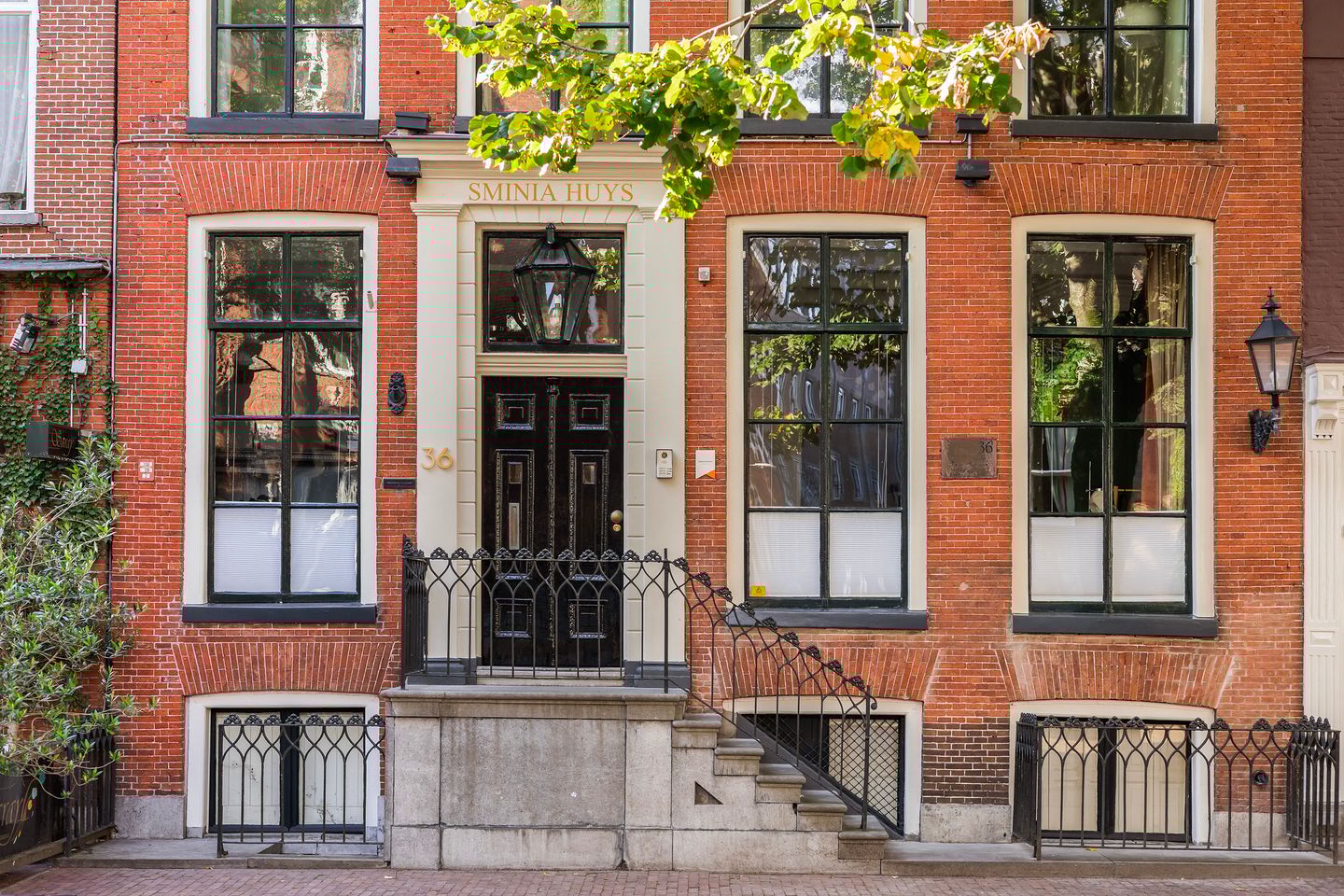 Foto 1 van Tweebaksmarkt 36