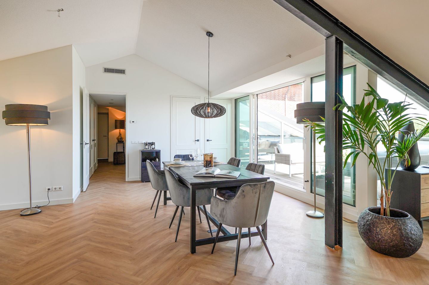 Foto 10 van Plesmanweg 389