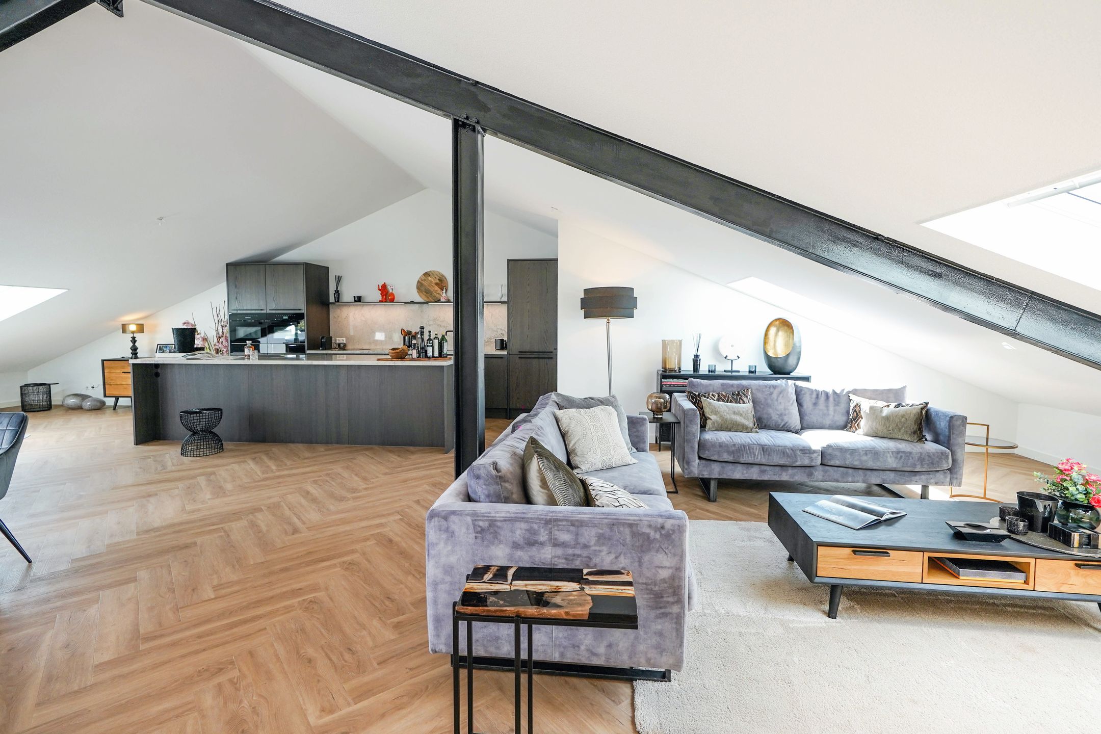 Foto 12 van Plesmanweg 389