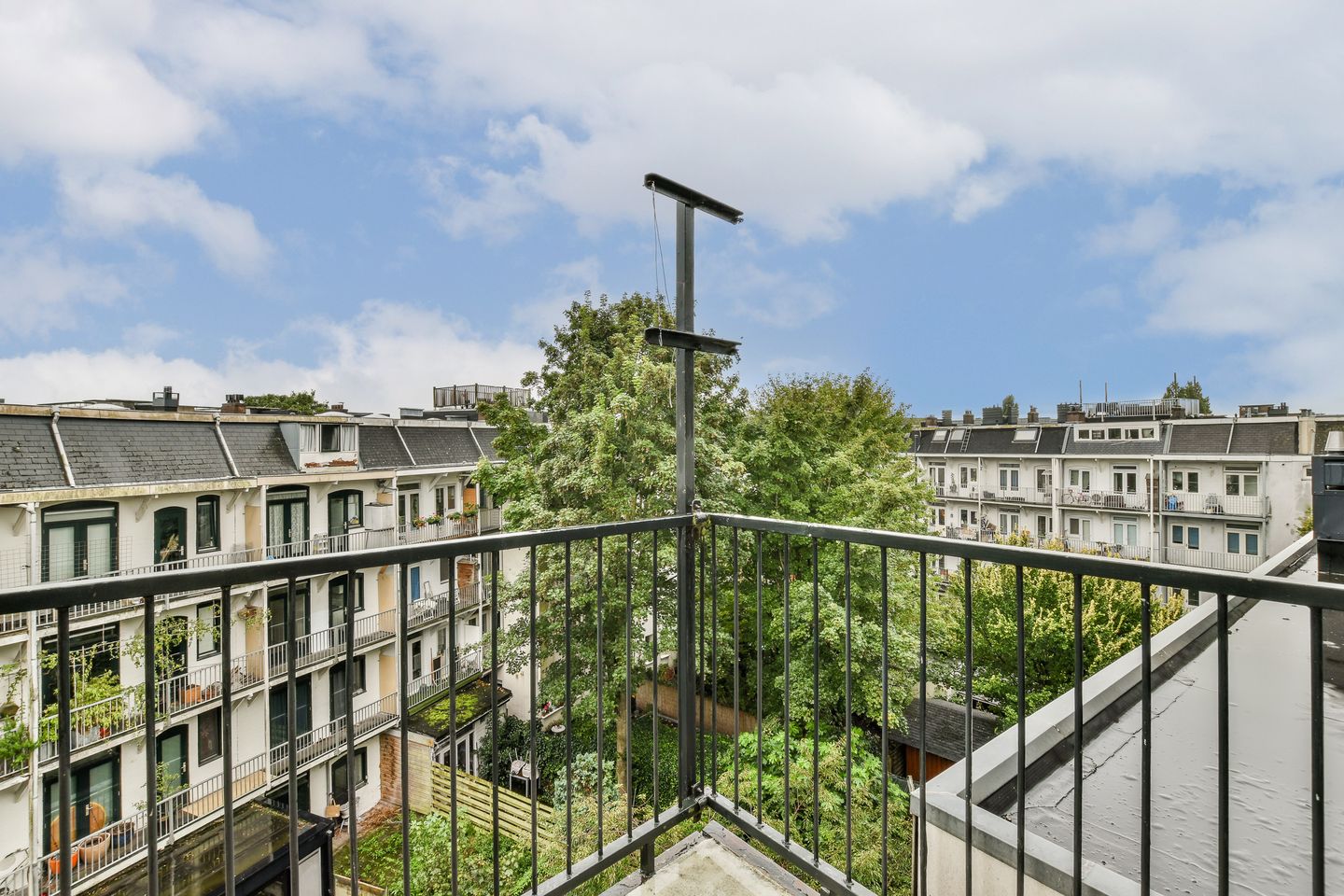 Photo 5 of Van Boetzelaerstraat 17-4