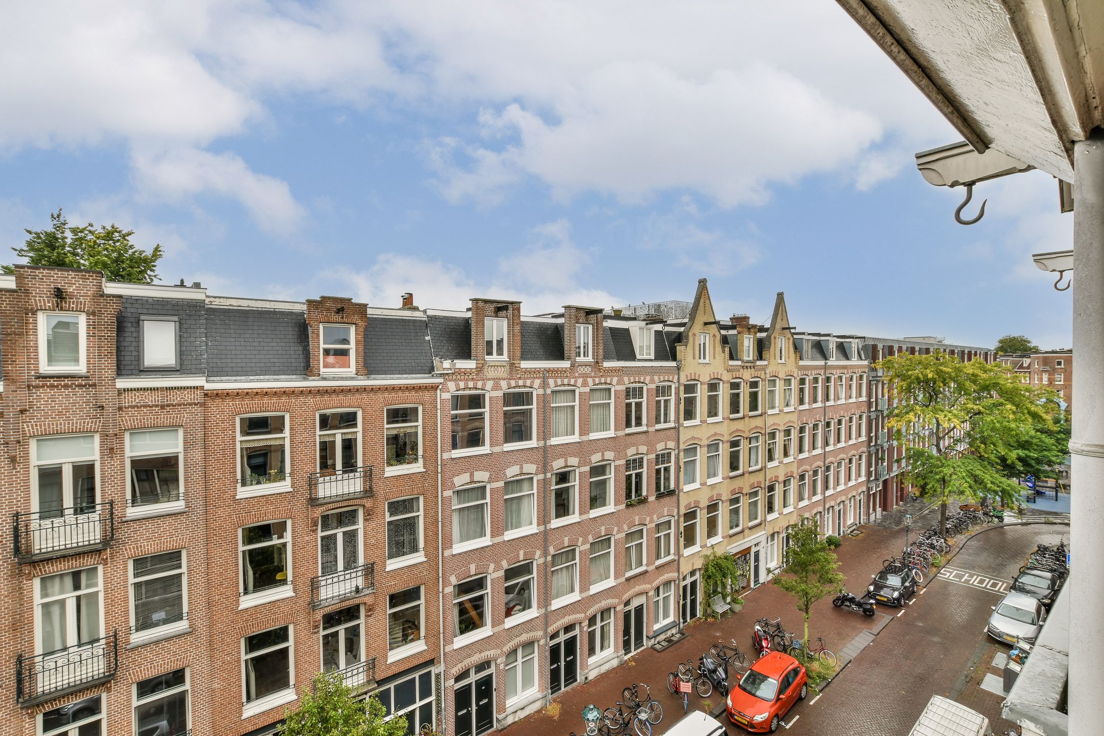 Photo 9 of Van Boetzelaerstraat 17-4
