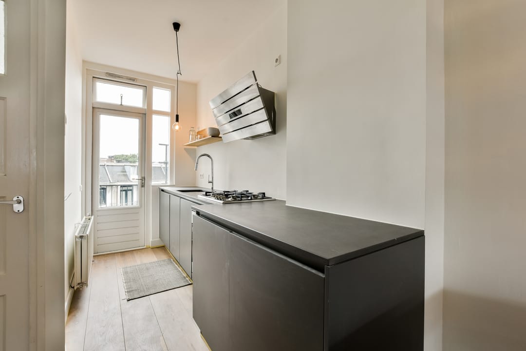 Photo 16 of Van Boetzelaerstraat 17-4