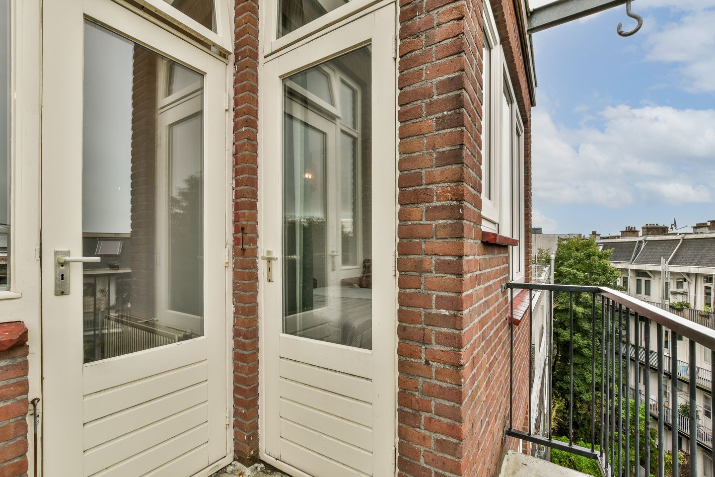 Photo 19 of Van Boetzelaerstraat 17-4