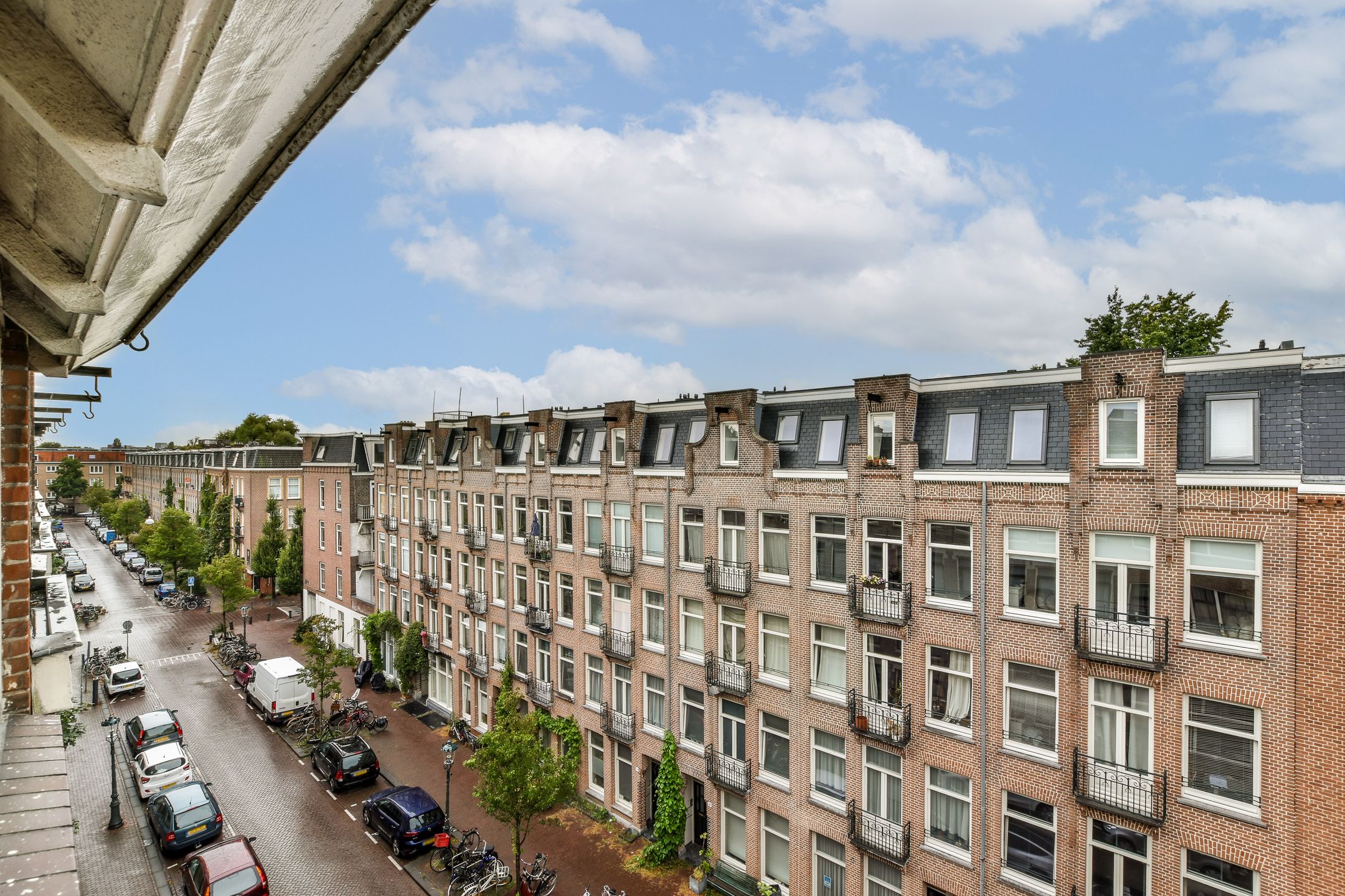 Photo 24 of Van Boetzelaerstraat 17-4