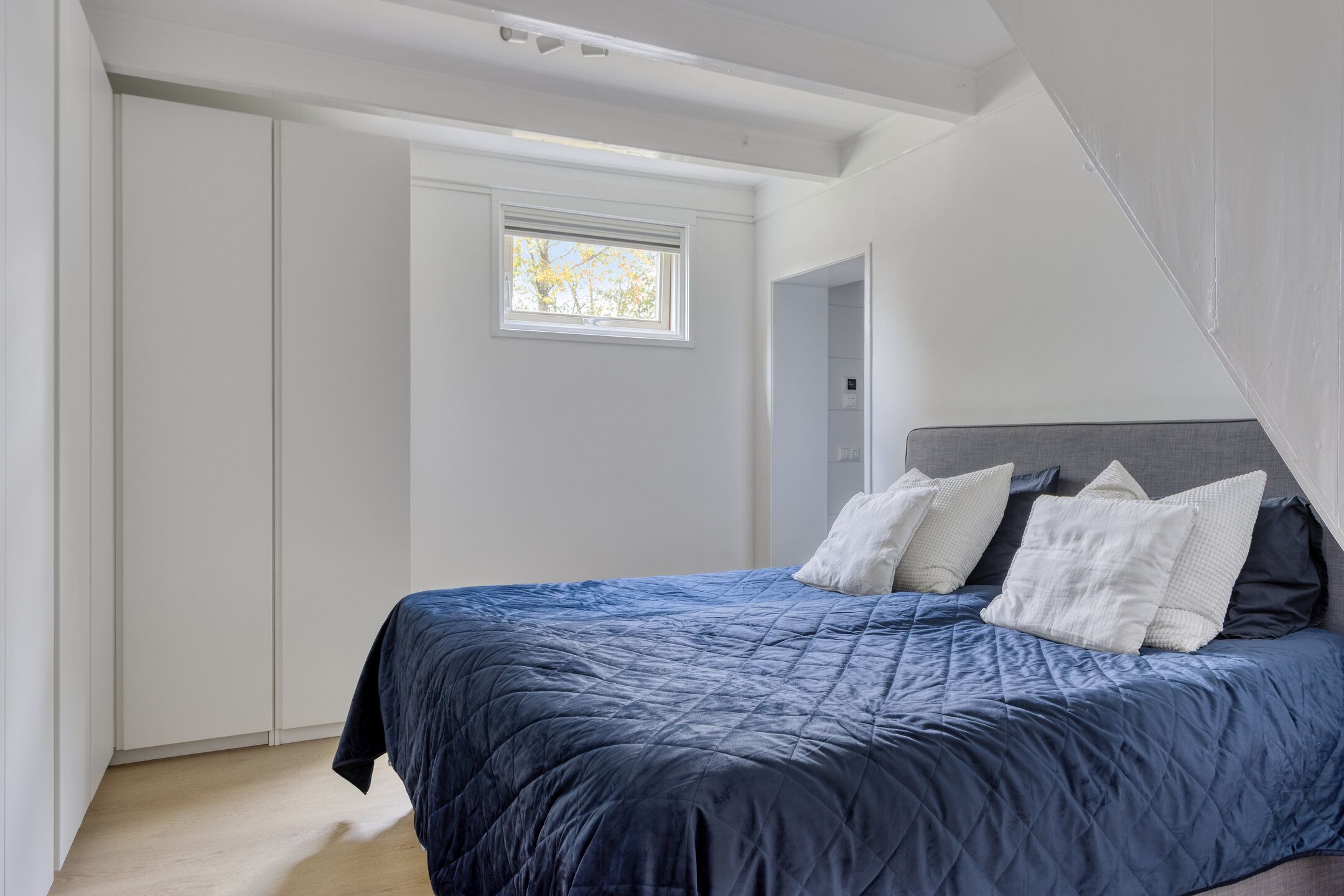 Photo 24 of Pieter Stuyvesantweg 199