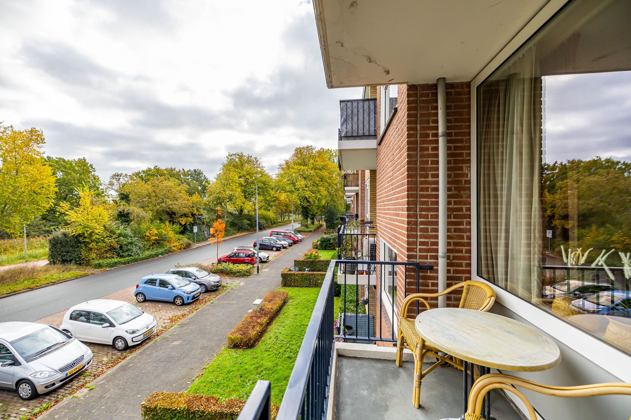 Photo 15 of Helperzoom 379