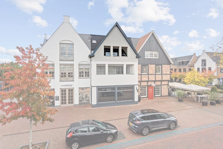 Foto 6 van Middenplein 32