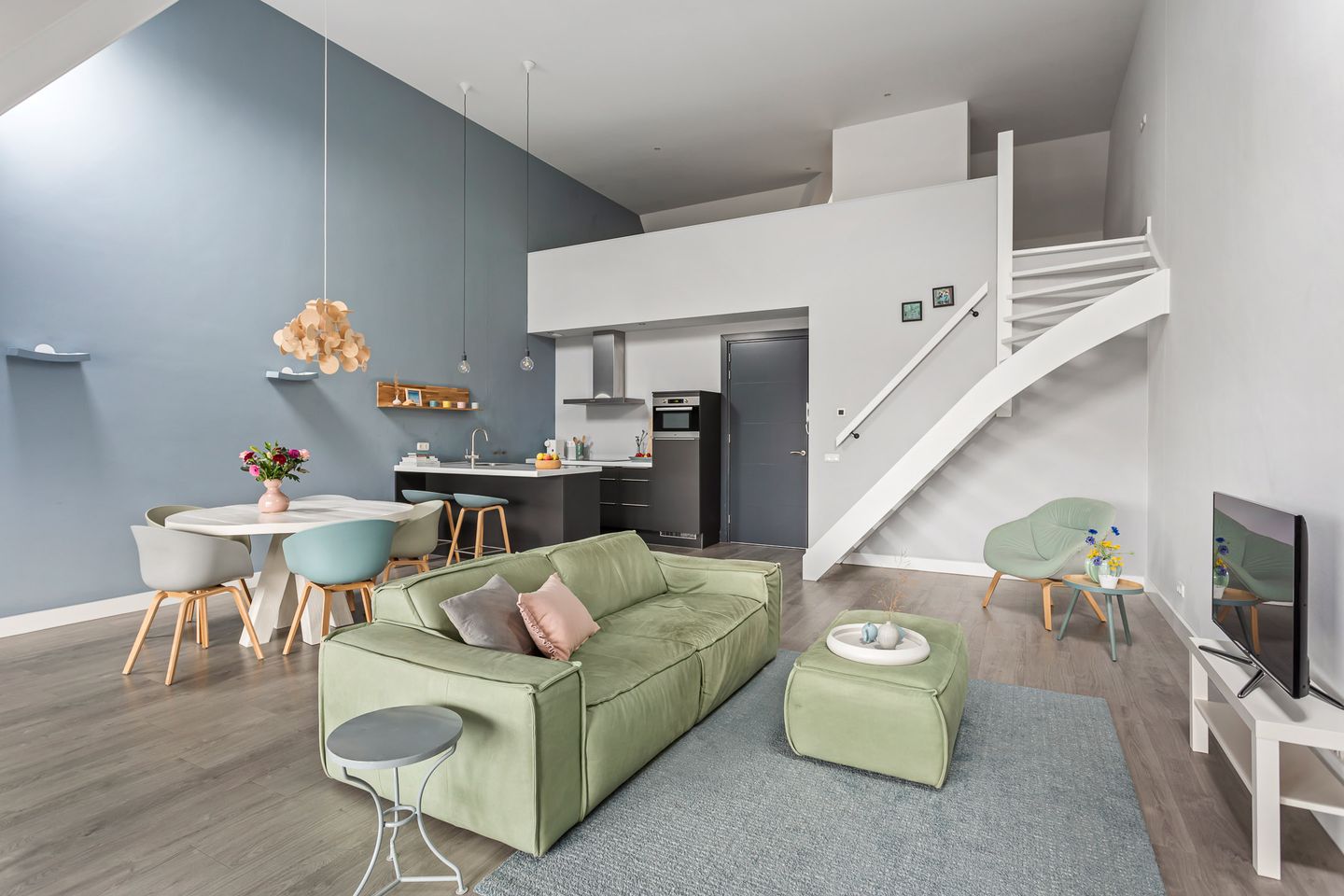 Foto 10 van Middenplein 32