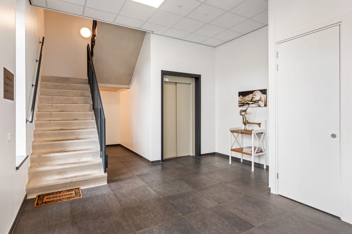 Foto 21 van Middenplein 32