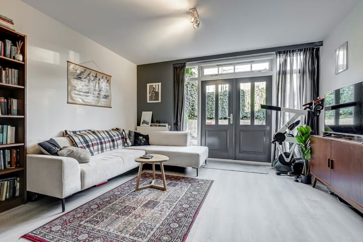 Photo 2 of Veenderweg 20-B