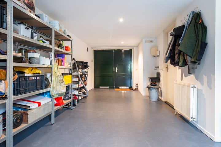 Foto 42 van Strick van Linschotenstraat 92