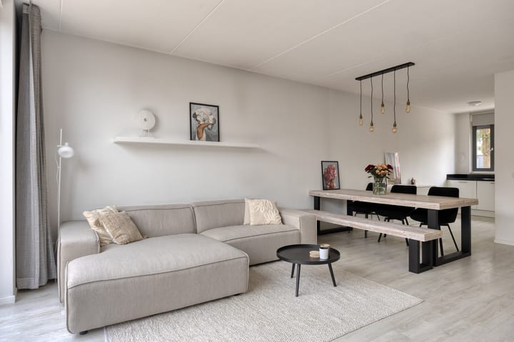 Photo 2 of Van der Willigenstraat 9