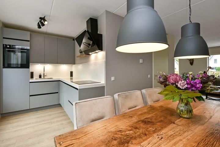 Photo 10 of Willem Alexanderstraat 21