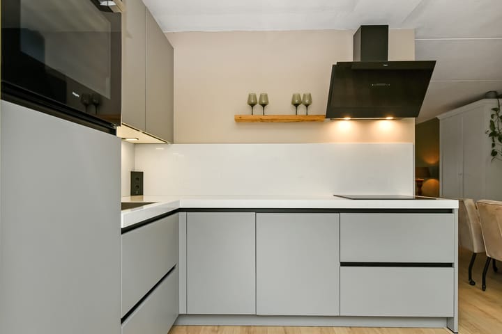 Photo 12 of Willem Alexanderstraat 21