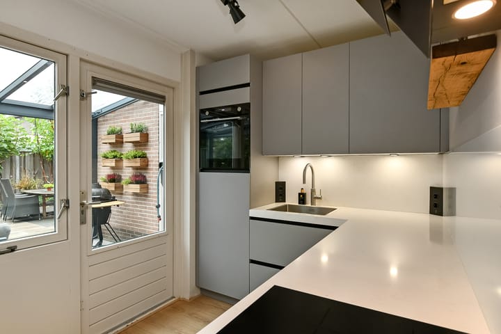 Photo 13 of Willem Alexanderstraat 21