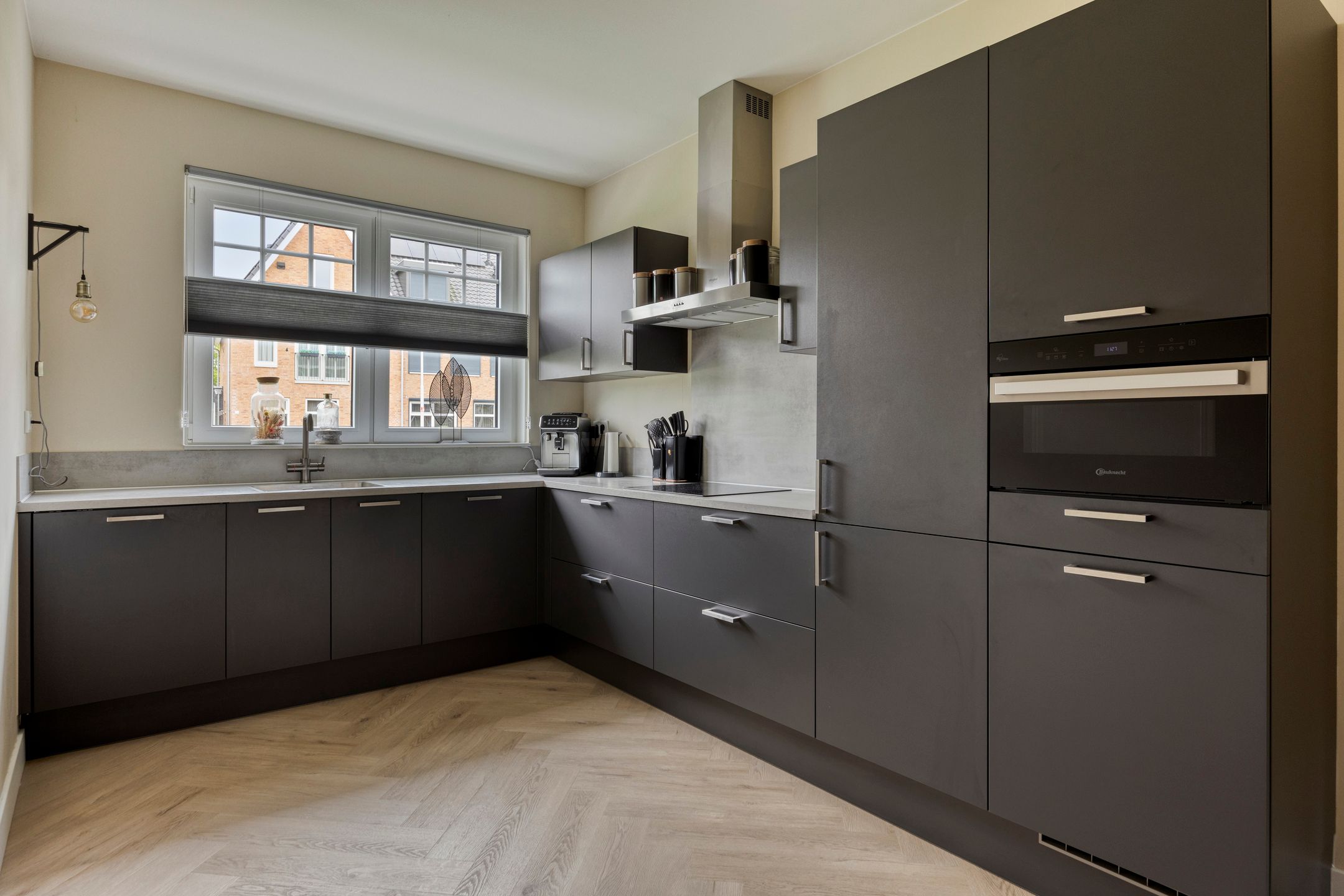 Foto 3 van Weegbree 57