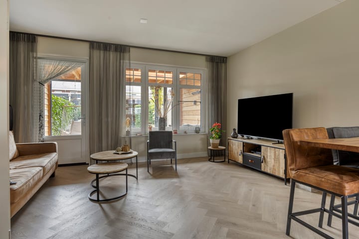 Foto 7 van Weegbree 57