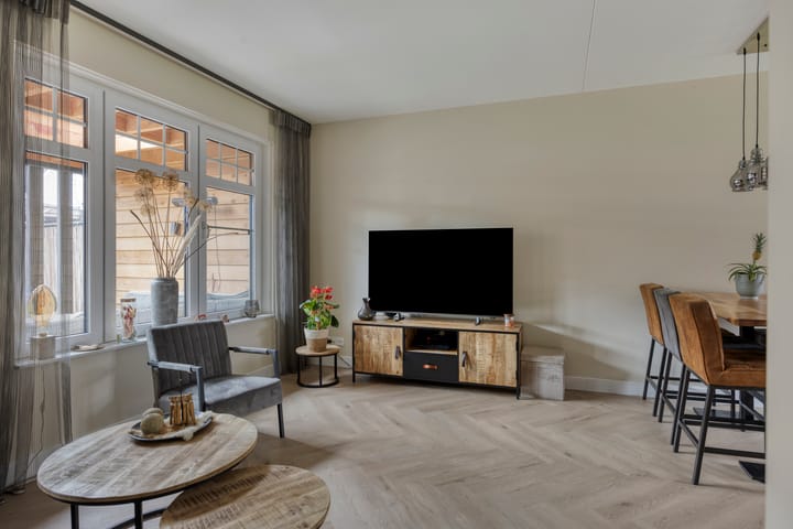 Foto 9 van Weegbree 57