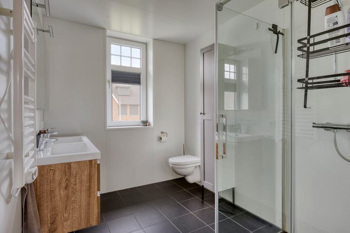 Foto 21 van Weegbree 57