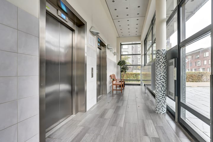 Foto 5 van Uiverplein 212