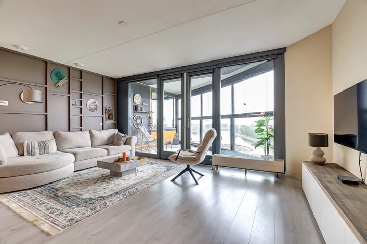 Foto 10 van Uiverplein 212