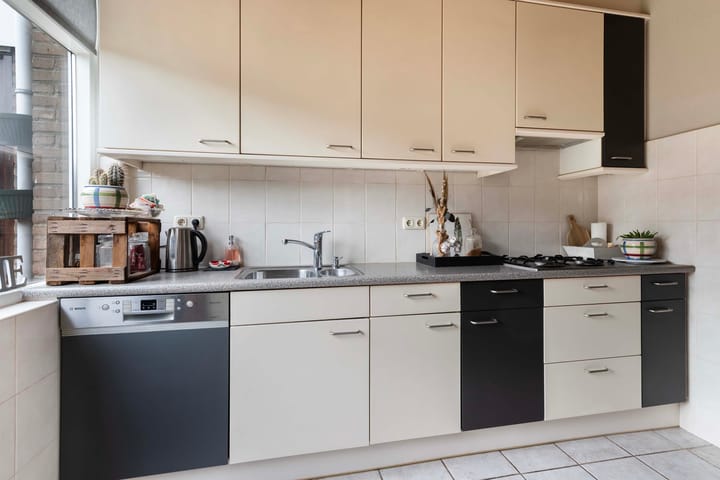 Photo 12 of Kamerlingh Onnesstraat 54