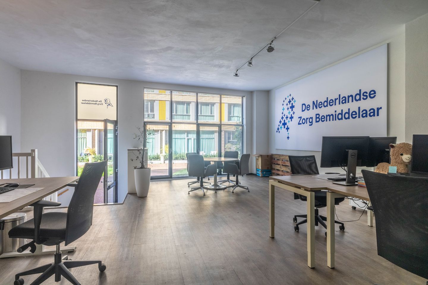 View photo 4 of Schipluidenlaan 228