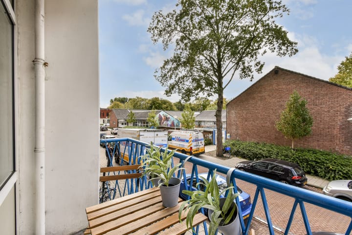 Photo 5 of Jacques Oppenheimstraat 20-H