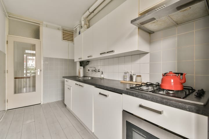 Photo 11 of Jacques Oppenheimstraat 20-H