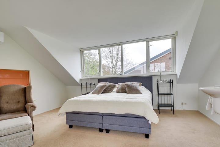 Photo 25 of Voordorpsedijk 67 woonhuis