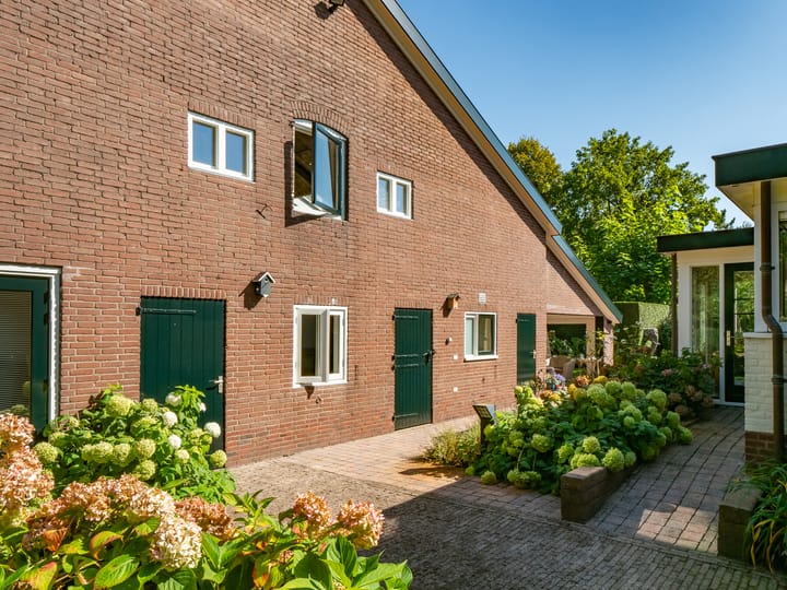 Photo 33 of Voordorpsedijk 67 woonhuis