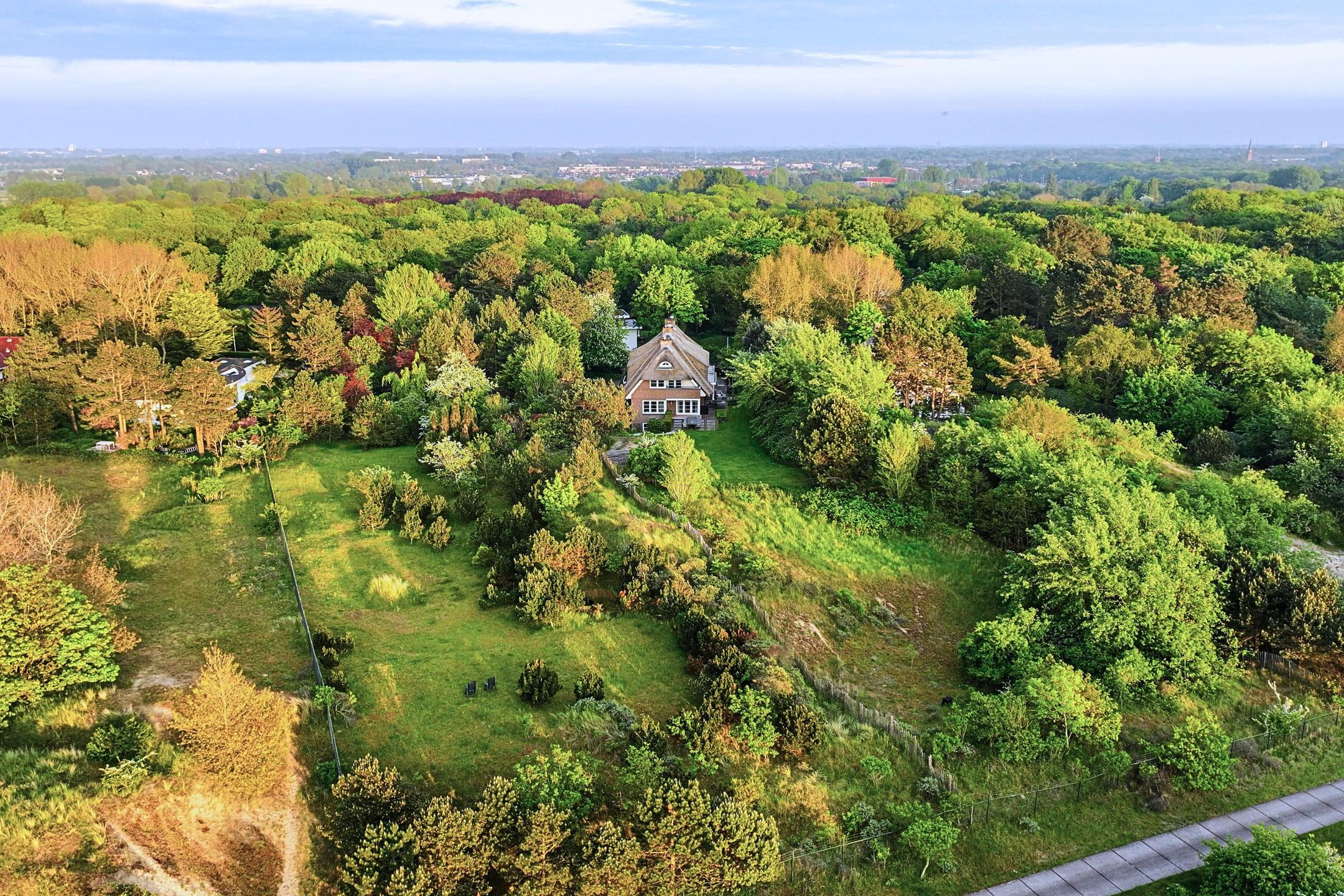 Photo 3 of Van Bergenlaan 1-A