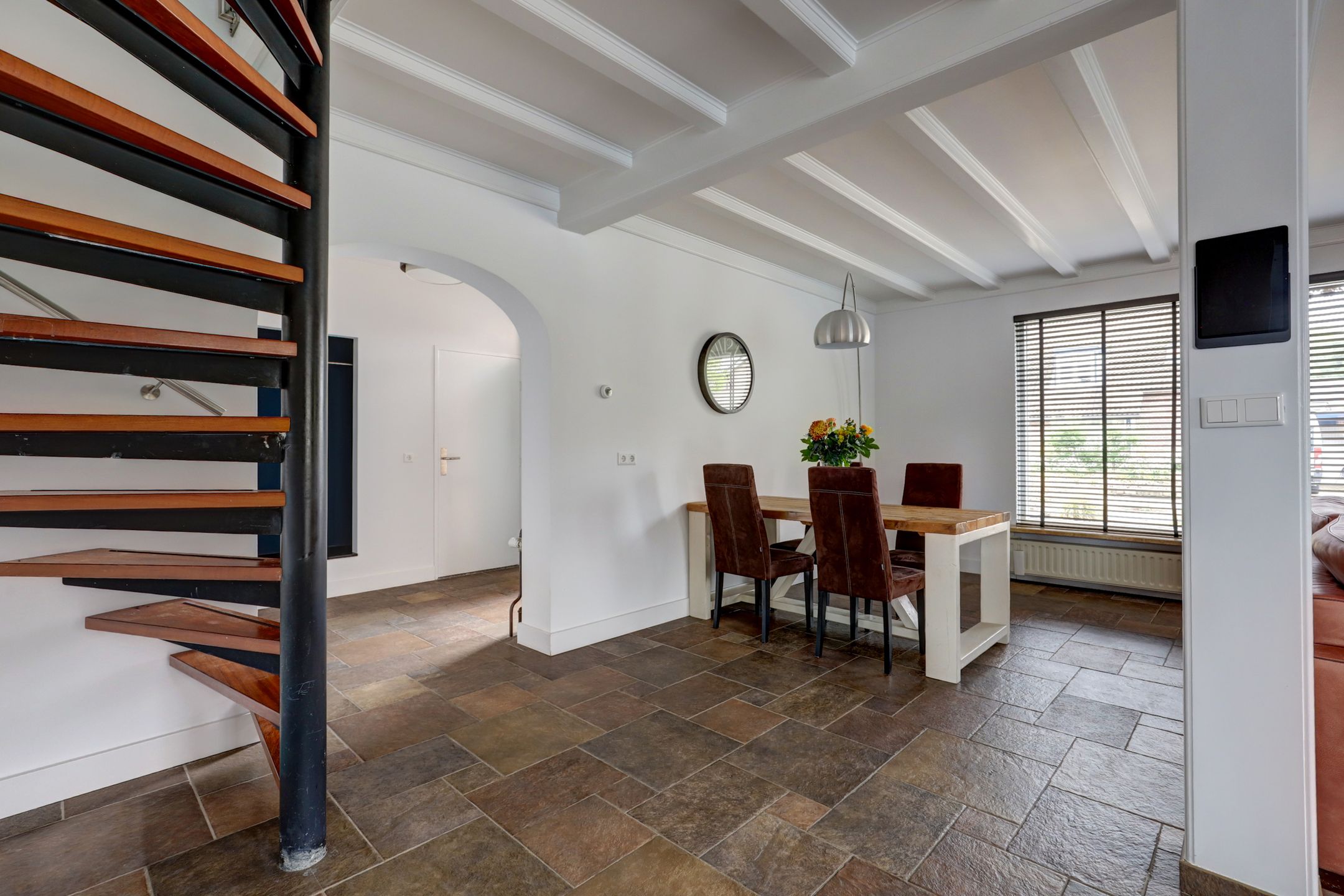 Foto 15 van Esdoornlaan 9