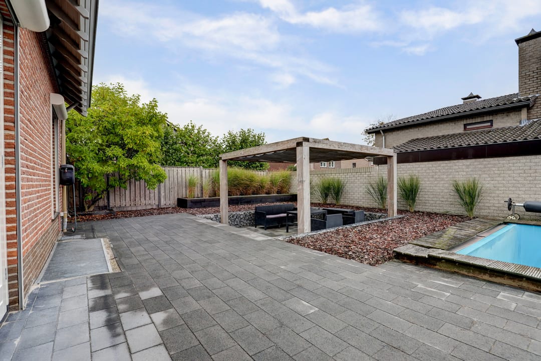 Foto 37 van Esdoornlaan 9