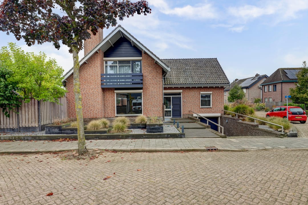 Foto 38 van Esdoornlaan 9