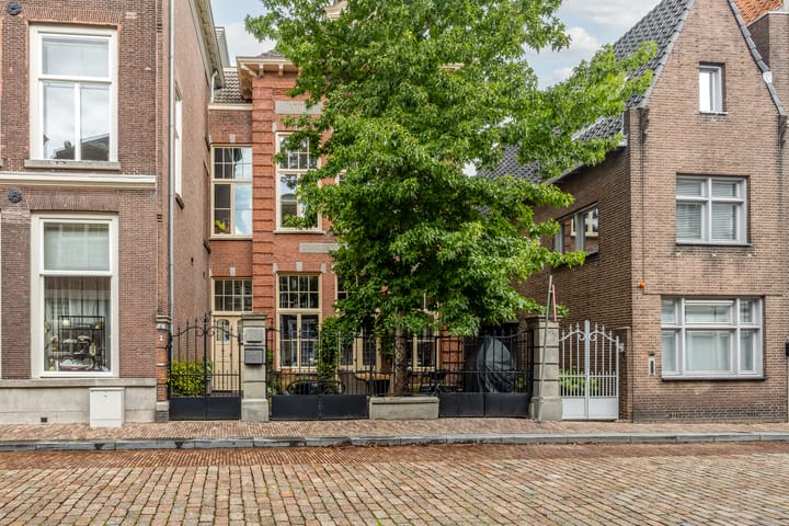 Photo 2 of Grotekerksbuurt 9-A
