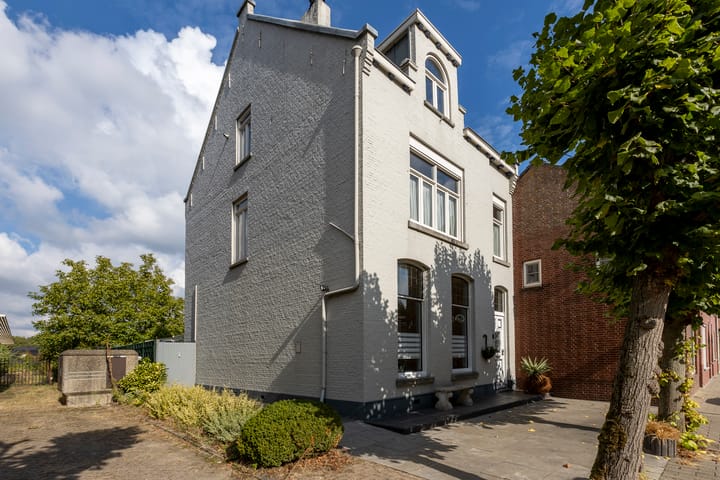 Photo 2 of Dorpsstraat 18