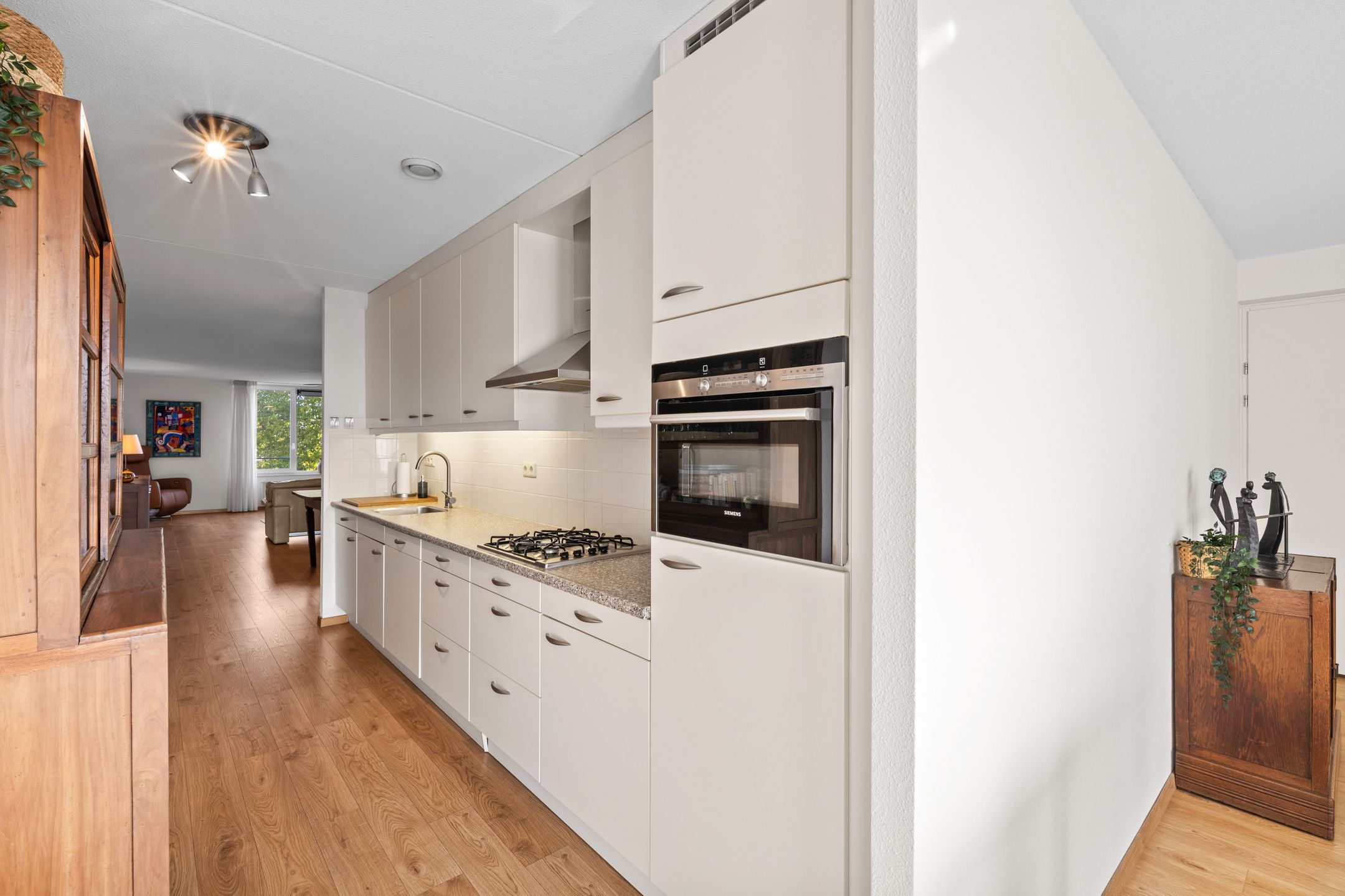 Foto 12 van Mill Hillplein 83