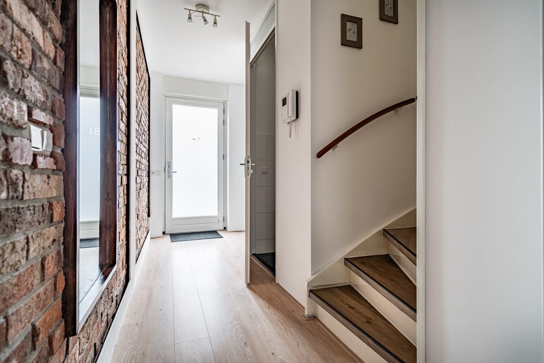 Photo 17 of Binnendoor 18